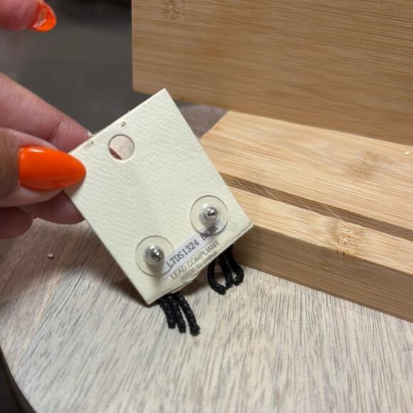 MIA Black chain Dangle Earrings - Picture 3 of 4